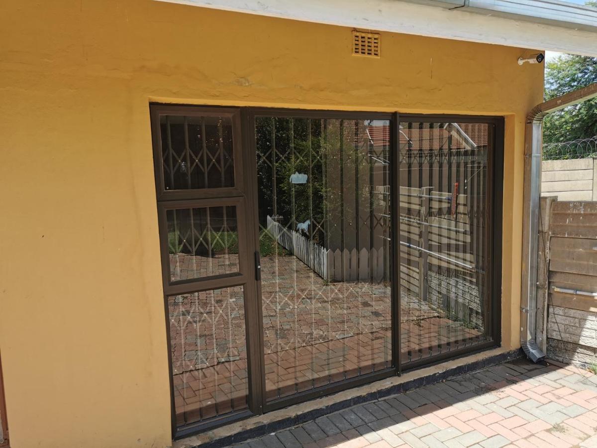 The Yellow Butterfly Vereeniging Exterior photo